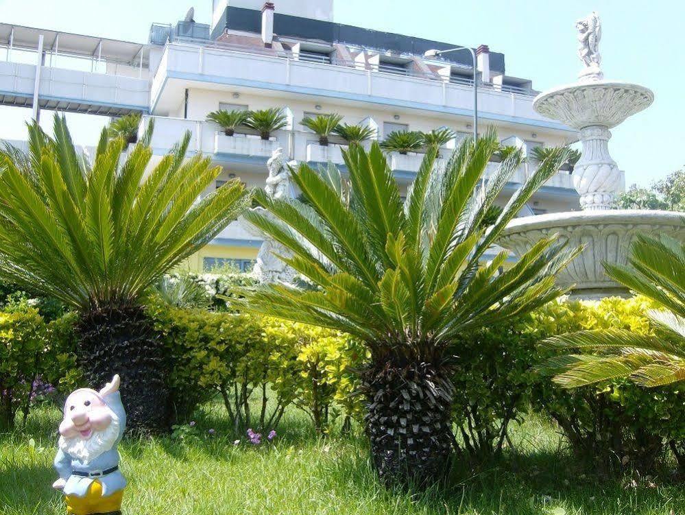 Hotel Marina Roseto Degli Abruzzi Eksteriør billede